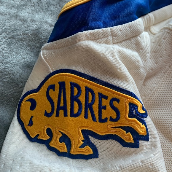 Buffalo Sabres Heritage Classic Jersey size 50 BNWT adidas - Picture 5 of 6